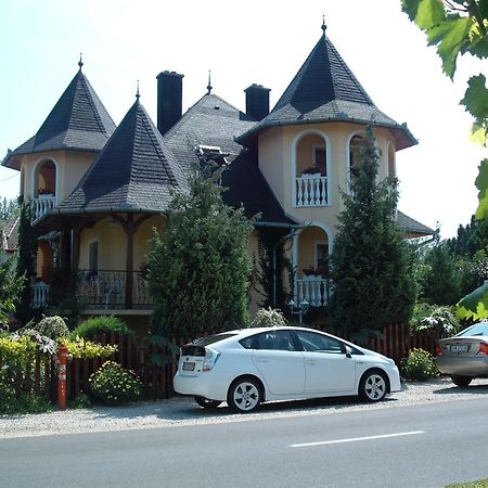 Ilona Kis Kastely Panzio Hotel Кестели Екстериор снимка
