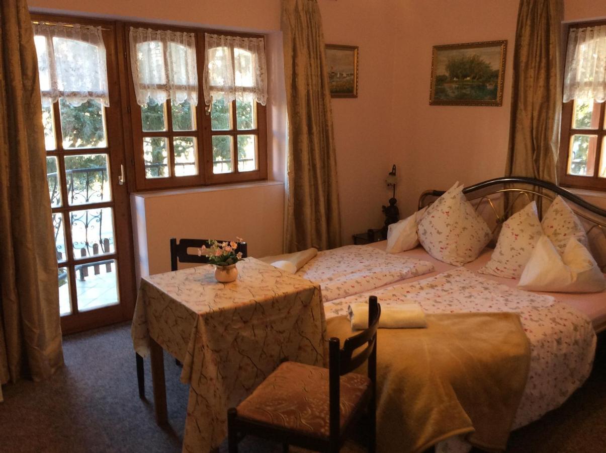 Ilona Kis Kastely Panzio Hotel Кестели Екстериор снимка
